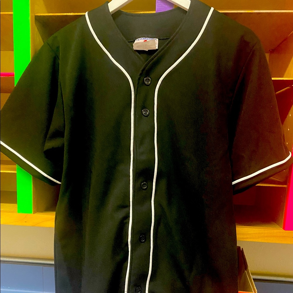 Black baseball jersey with white trimming